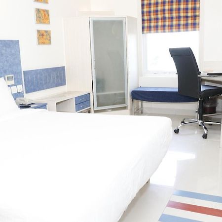Hometel Chandīgarh Zewnętrze zdjęcie