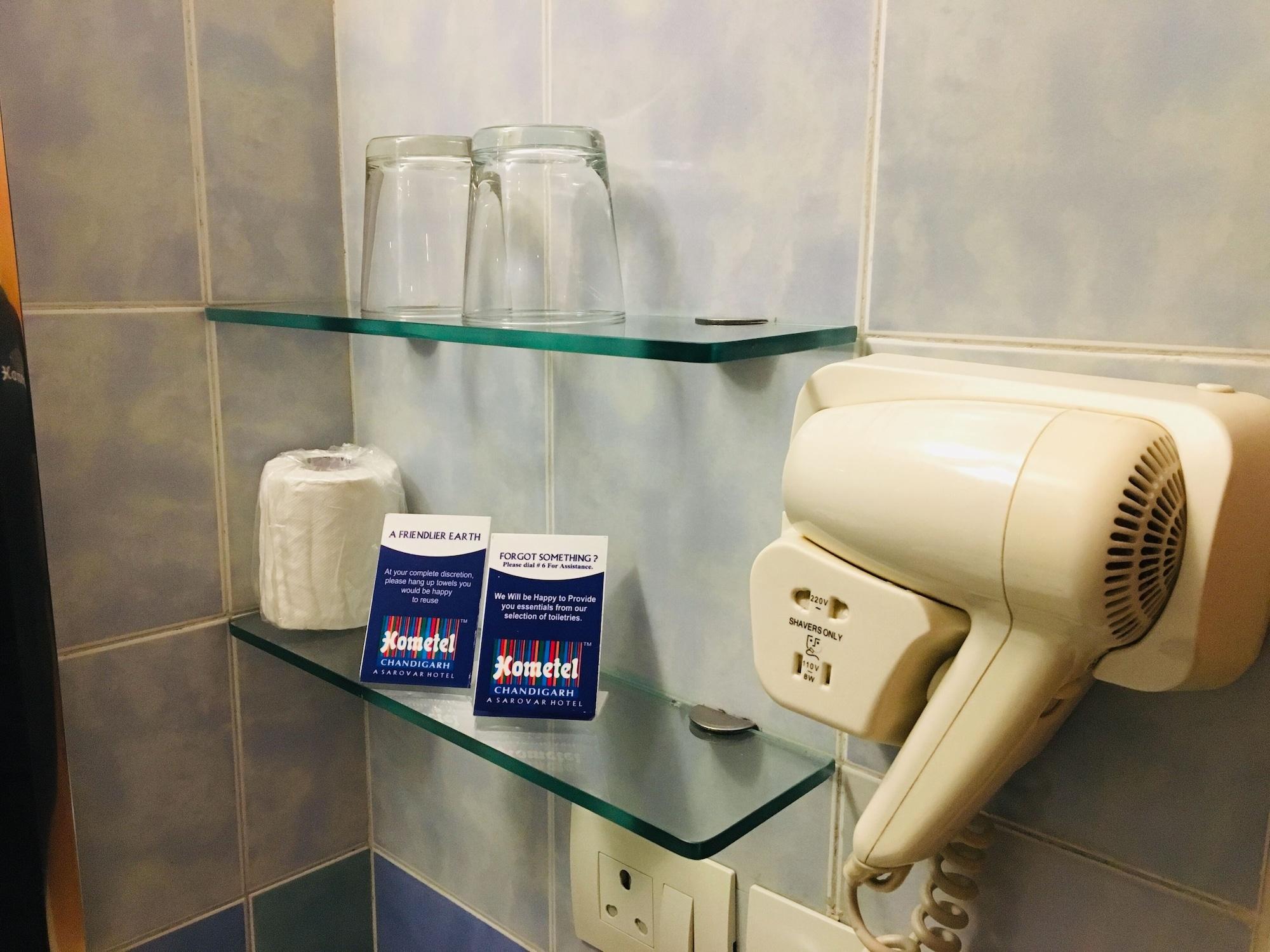 Hometel Chandīgarh Zewnętrze zdjęcie