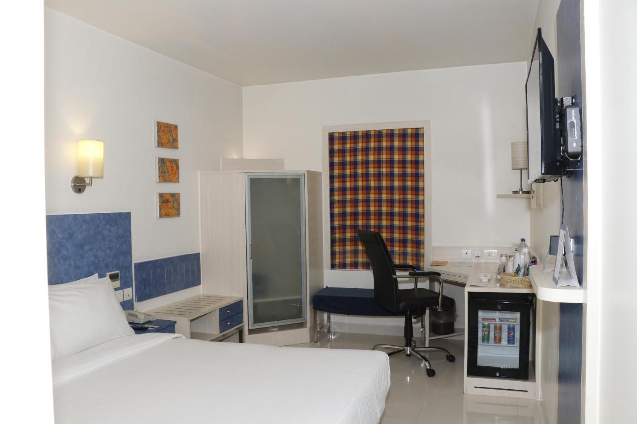 Hometel Chandīgarh Zewnętrze zdjęcie