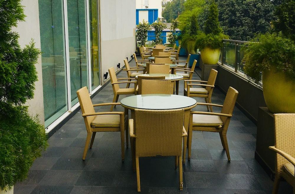 Hometel Chandīgarh Zewnętrze zdjęcie
