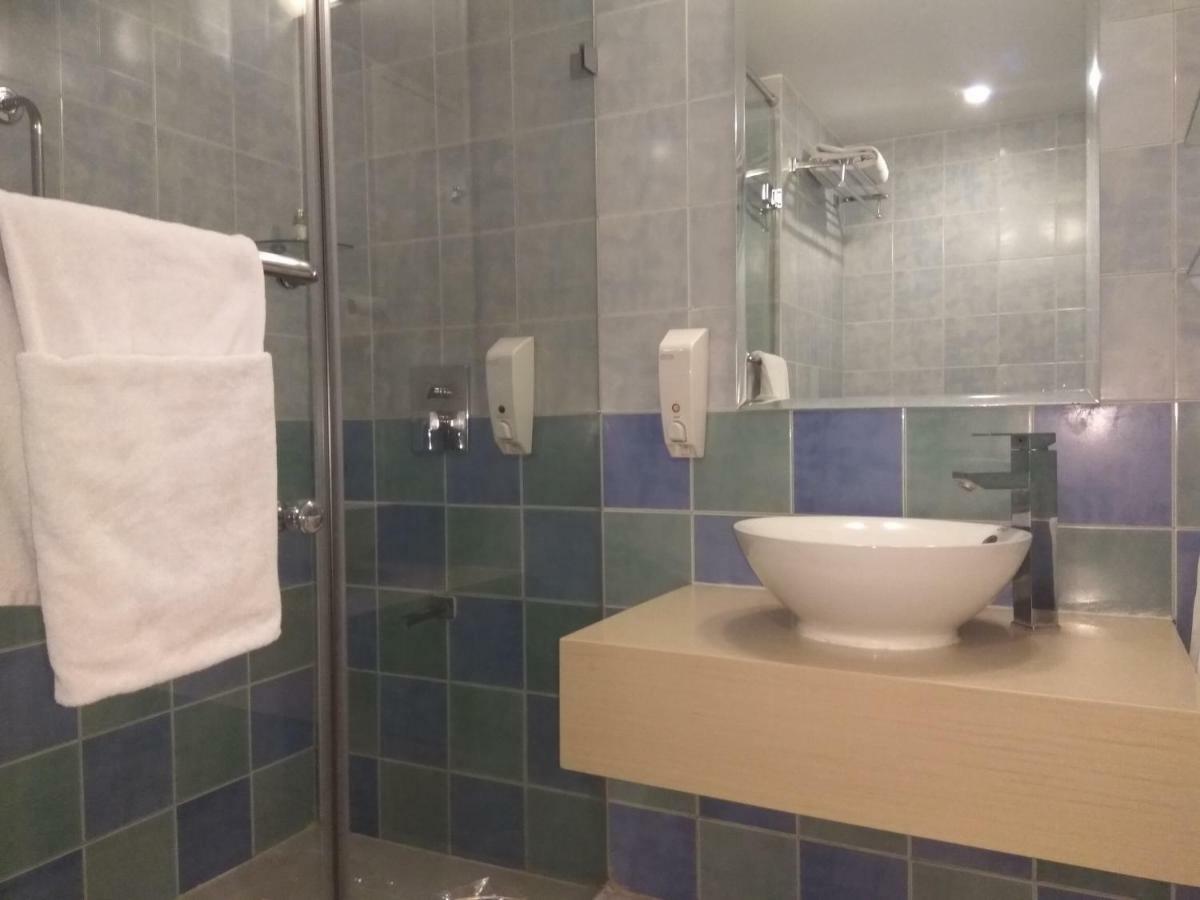 Hometel Chandīgarh Zewnętrze zdjęcie